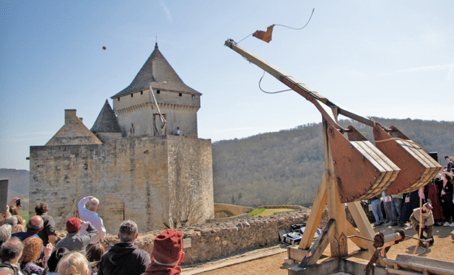 Recreación histórica medieval durante las vacaciones de otoño en Castelnaud