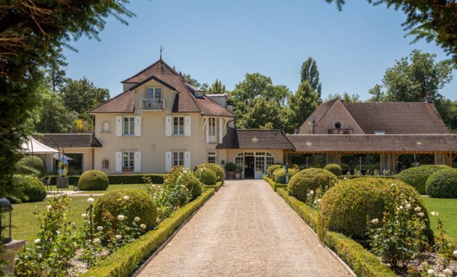 Hostellerie de Levernois estrena su primera Clé MICHELIN